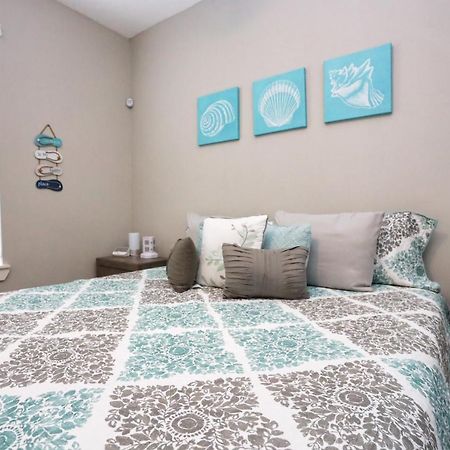 Hidden Hideaway! Bungalow 2 Blocks From The Beach! Sleeps 3 Βίλα Γκάλβεστον Εξωτερικό φωτογραφία